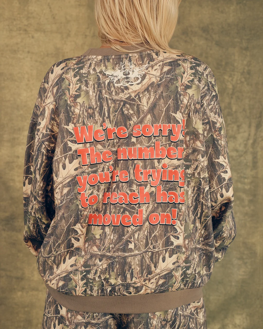 1-800 Manhunt Kara Crewneck - Image 6